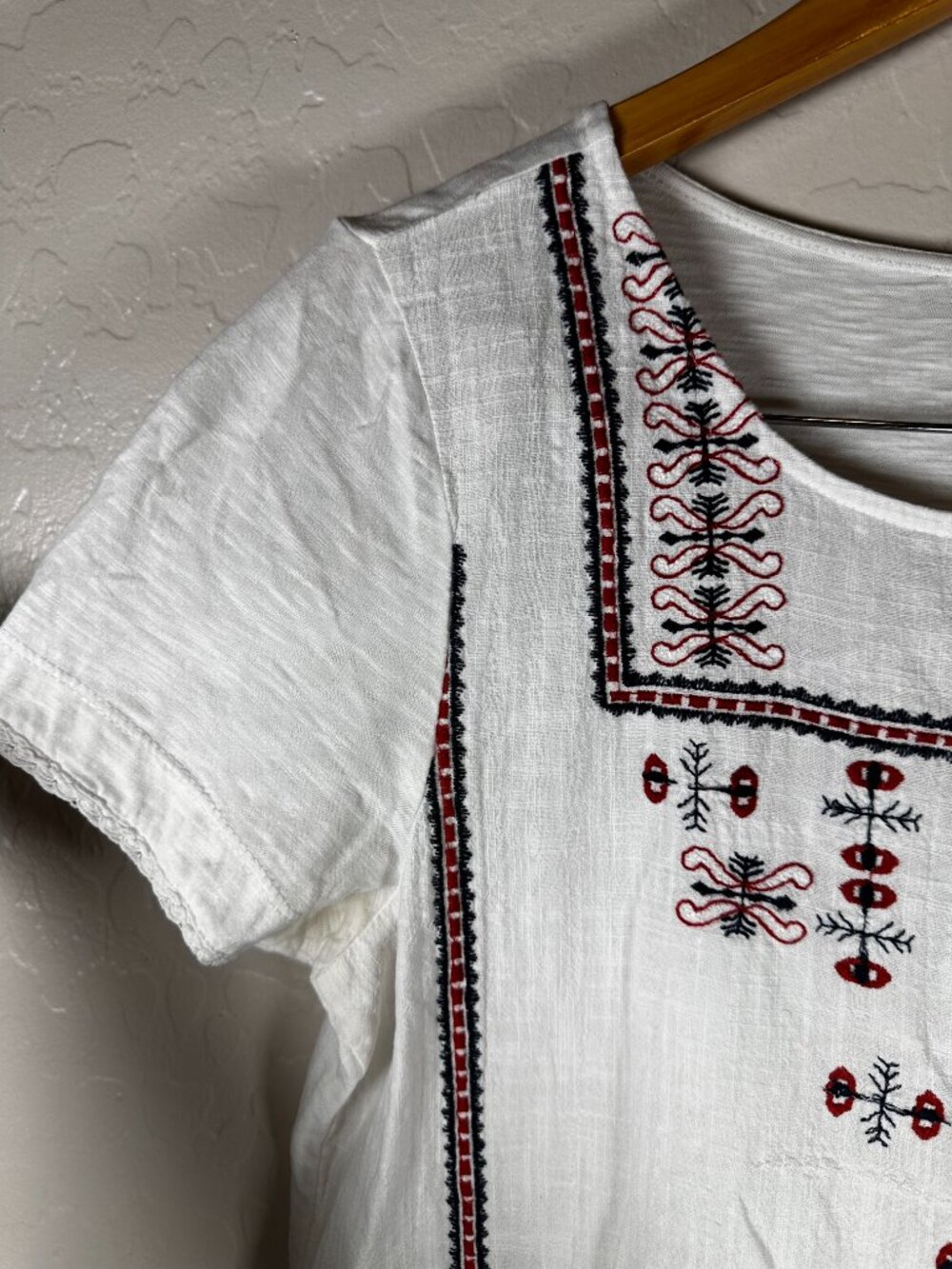 Lucky Brand White Red Black Embroidered Boho Top Small – Small Hole - Picture 3 of 11